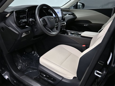 Used 2024 Lexus RX 350 FWD image 2