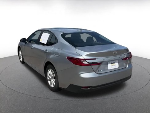 Used 2025 Toyota Camry LE image 11