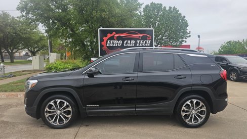 Used 2021 GMC Terrain SLT image 2