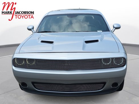 Used 2021 Dodge Challenger SXT image 3