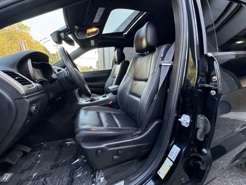 Used 2017 Jeep Grand Cherokee Limited image 14