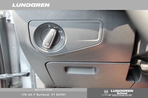 Used 2023 Volkswagen Tiguan SE image 12