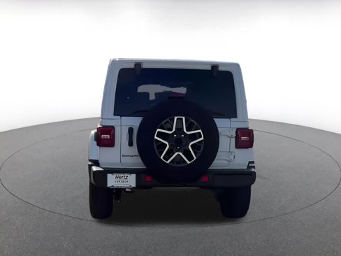 Used 2025 Jeep Wrangler Sahara image 8
