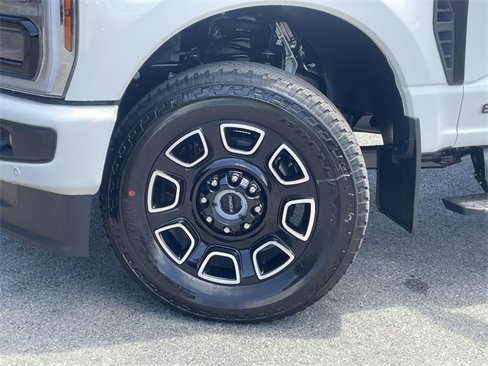 New 2025 Ford F250 Platinum image 32