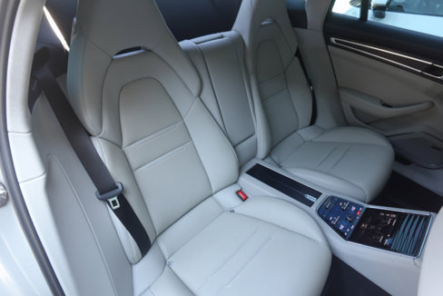 Used 2022 Porsche Panamera GTS w/ Premium Package image 10