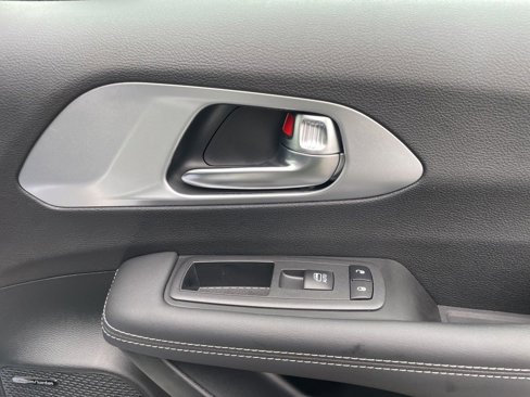 New 2026 Chrysler Pacifica Limited w/ Uconnect Theater Family Group image 39