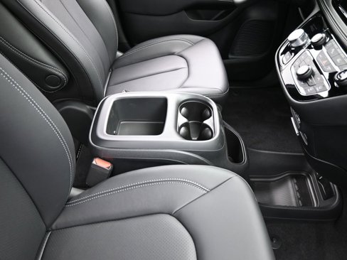 New 2025 Chrysler Pacifica Select image 39