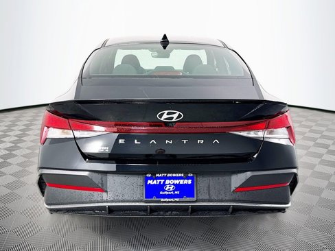 Certified 2025 Hyundai Elantra Sport image 6