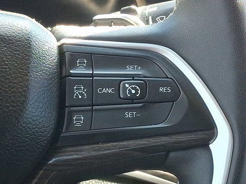 Used 2023 Jeep Grand Cherokee L Limited w/ Black Appearance Package image 21