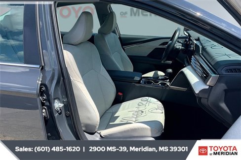 Used 2025 Toyota Camry XLE image 6