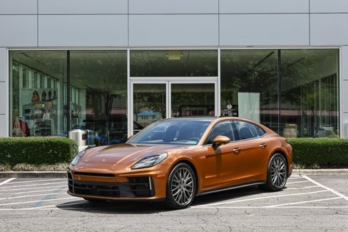 New 2025 Porsche Panamera 4 image 1