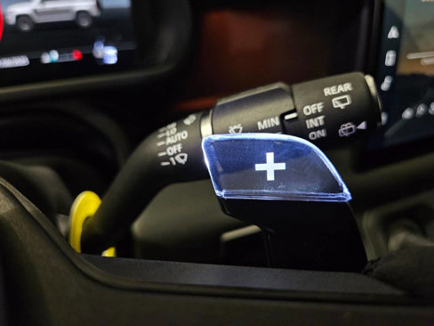 Used 2025 Land Rover Defender 110 image 92