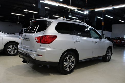 Used 2020 Nissan Pathfinder SL image 3