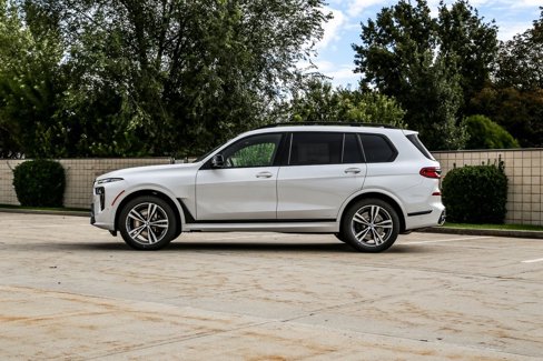 New 2026 BMW X7 M60i image 2