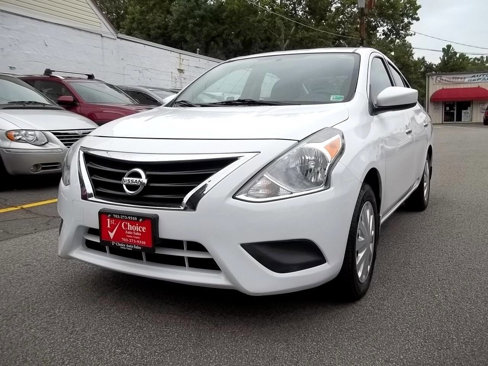 Used 2017 Nissan Versa SV image 1