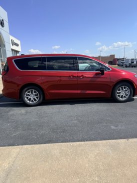 New 2026 Chrysler Pacifica Select image 7