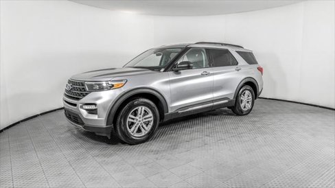 Used 2024 Ford Explorer XLT w/ Equipment Group 202A image 2