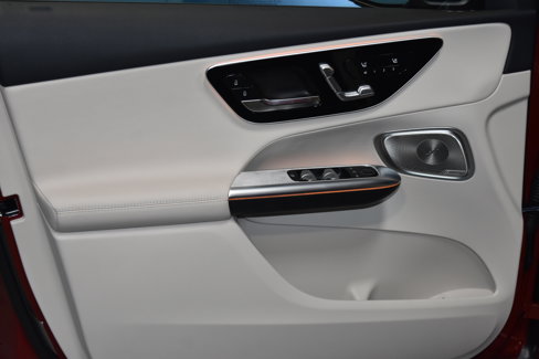 New 2026 Mercedes-Benz GLC 300 4MATIC image 3