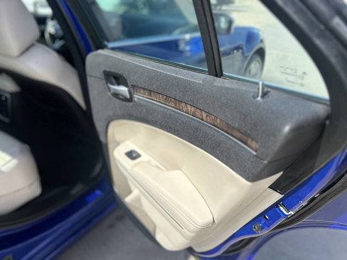 Used 2018 Chrysler 300 Limited w/ Safetytec Plus Group image 29