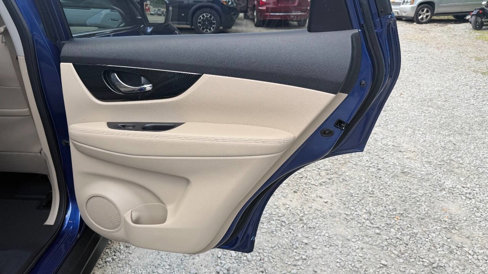 Used 2017 Nissan Rogue SL image 13