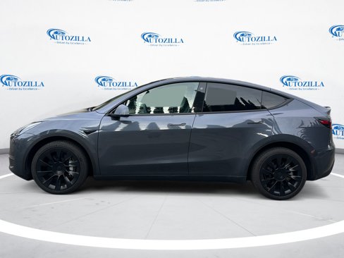Used 2023 Tesla Model Y AWD image 2