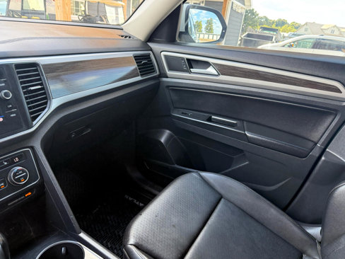 Used 2018 Volkswagen Atlas SE w/ R-Line Package image 38