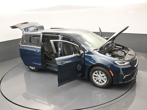 New 2025 Chrysler Pacifica Select image 64
