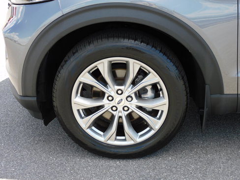 Used 2022 Ford Explorer XLT w/ Equipment Group 202A image 9