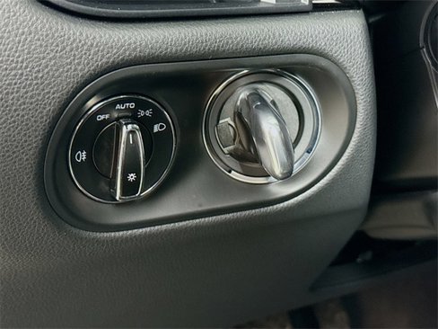 Certified 2024 Porsche Macan image 11