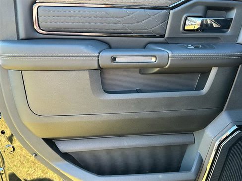 New 2025 RAM 3500 Limited image 29