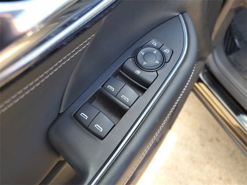 Used 2023 Buick Envision Preferred image 18