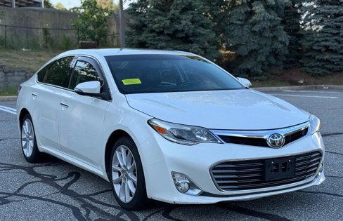 Used 2014 Toyota Avalon XLE image 2
