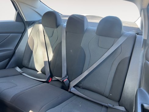 Used 2023 Hyundai Elantra SE w/ Preferred Accessory Package image 13