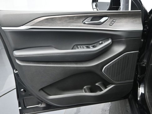 New 2025 Jeep Grand Cherokee Limited image 22