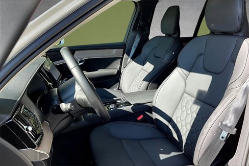 Certified 2025 Volvo XC90 B6 Plus w/ Protection Package Premier image 17