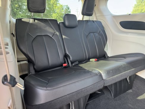 Used 2022 Chrysler Pacifica Touring-L image 21