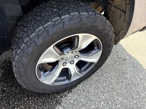 Used 2019 RAM 1500 Laramie image 41