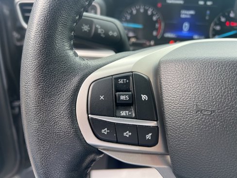 Used 2022 Ford Explorer XLT w/ Equipment Group 202A image 28