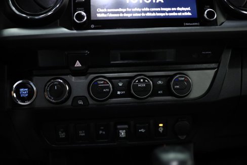 Used 2022 Toyota Tacoma TRD Off-Road image 31