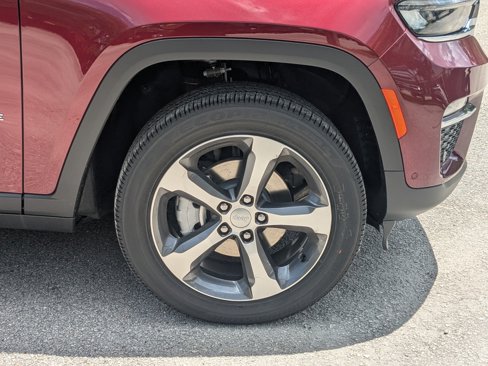 New 2025 Jeep Grand Cherokee Limited image 11