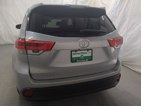 Used 2019 Toyota Highlander LE image 6