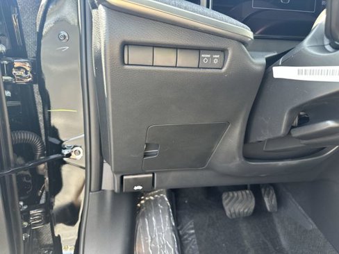New 2026 Nissan Kicks SV w/ SV Premium Package image 17