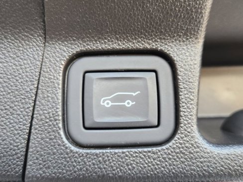 Used 2023 GMC Acadia SLT w/ Technology Package image 37
