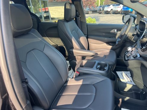 New 2025 Chrysler Pacifica Select image 15