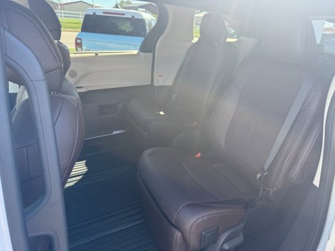 Used 2024 Toyota Sienna Platinum image 13
