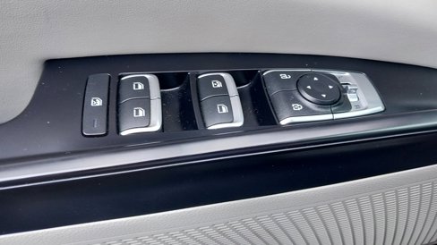 Used 2024 Kia Carnival LX image 31
