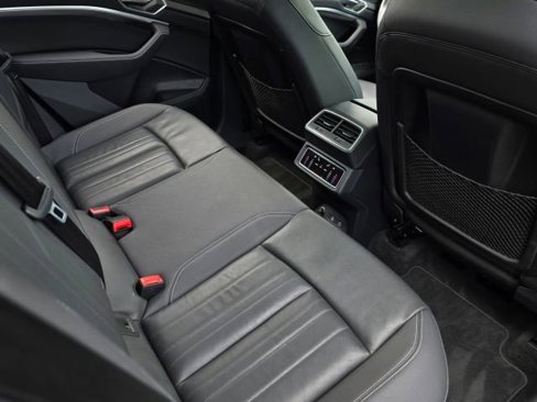 Used 2022 Audi e-tron Premium w/ Convenience Plus Package image 33