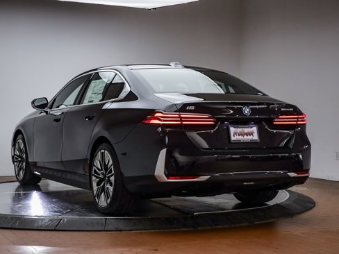 New 2026 BMW i5 eDrive40 w/ Premium Package image 9