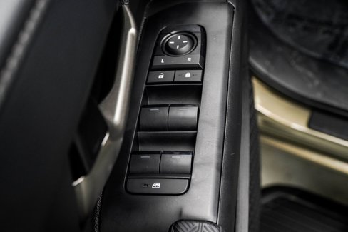 Used 2025 Toyota Tacoma Limited image 33