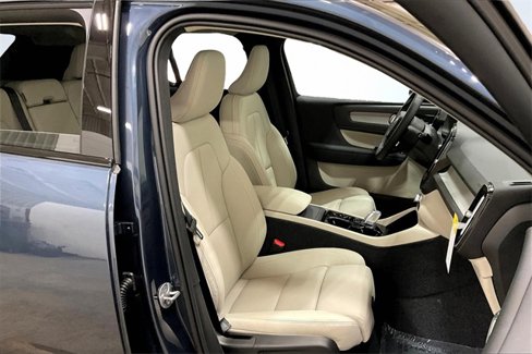 New 2026 Volvo XC40 B5 Ultra w/ Climate Package image 11